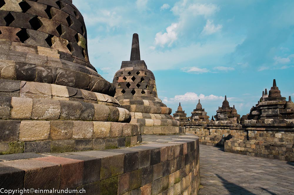 YOGYA: THEATER UND TEMPEL